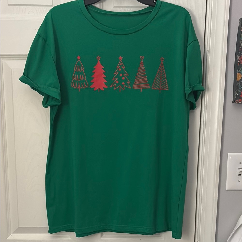 Women’s Green Christmas Tree T-Shirt - EUC , XXL (fits like women’s L/XL)